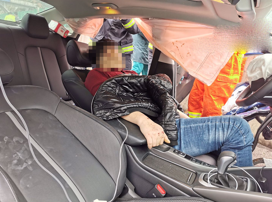 知情人称高速戴面具者并非故意吓人是真的吗知情人揭秘，高速戴面具者并非故意吓人，真相究竟如何？